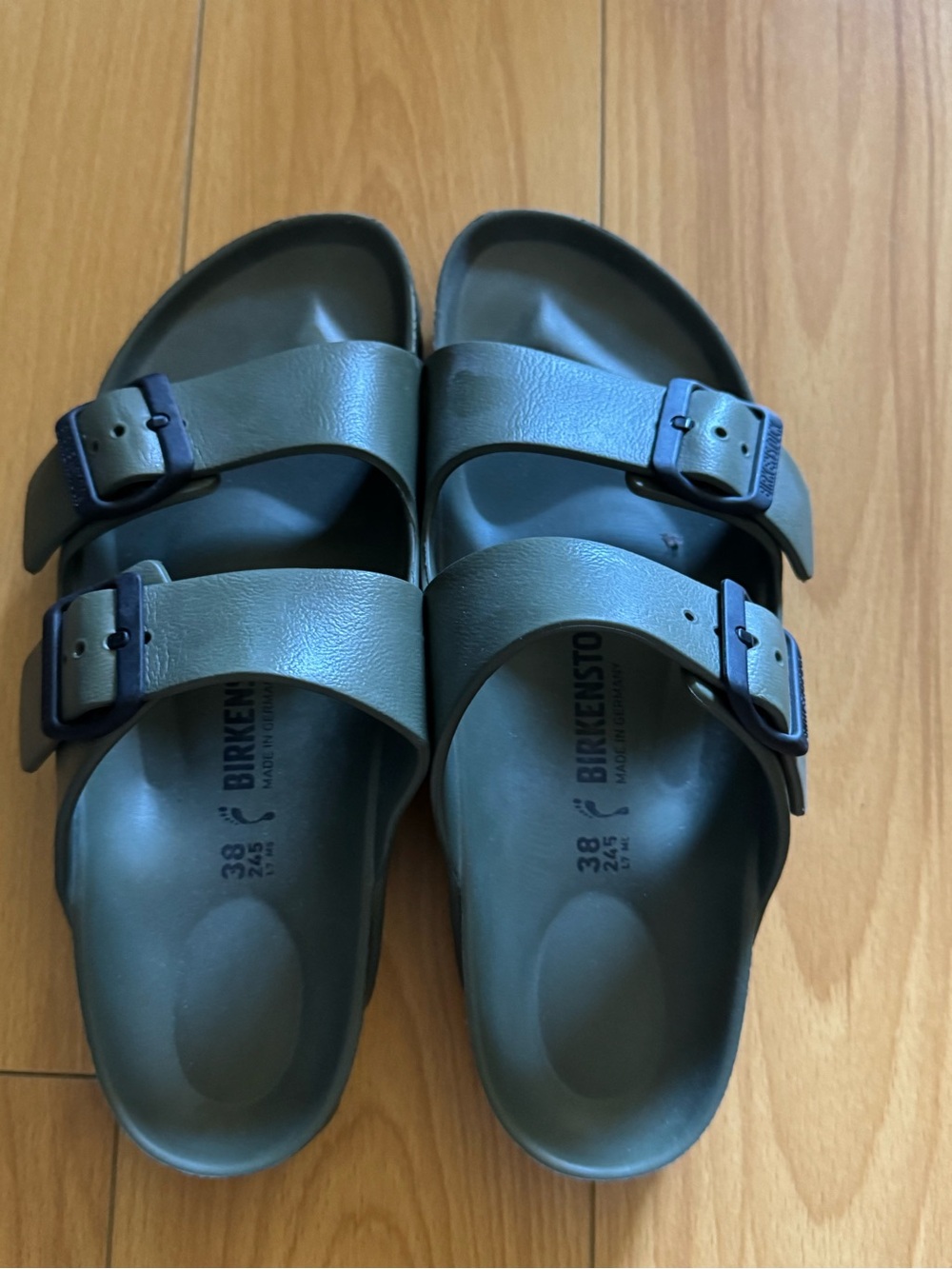 NEW!! Women’s Arizona Birkenstocks Size 7 Army Green